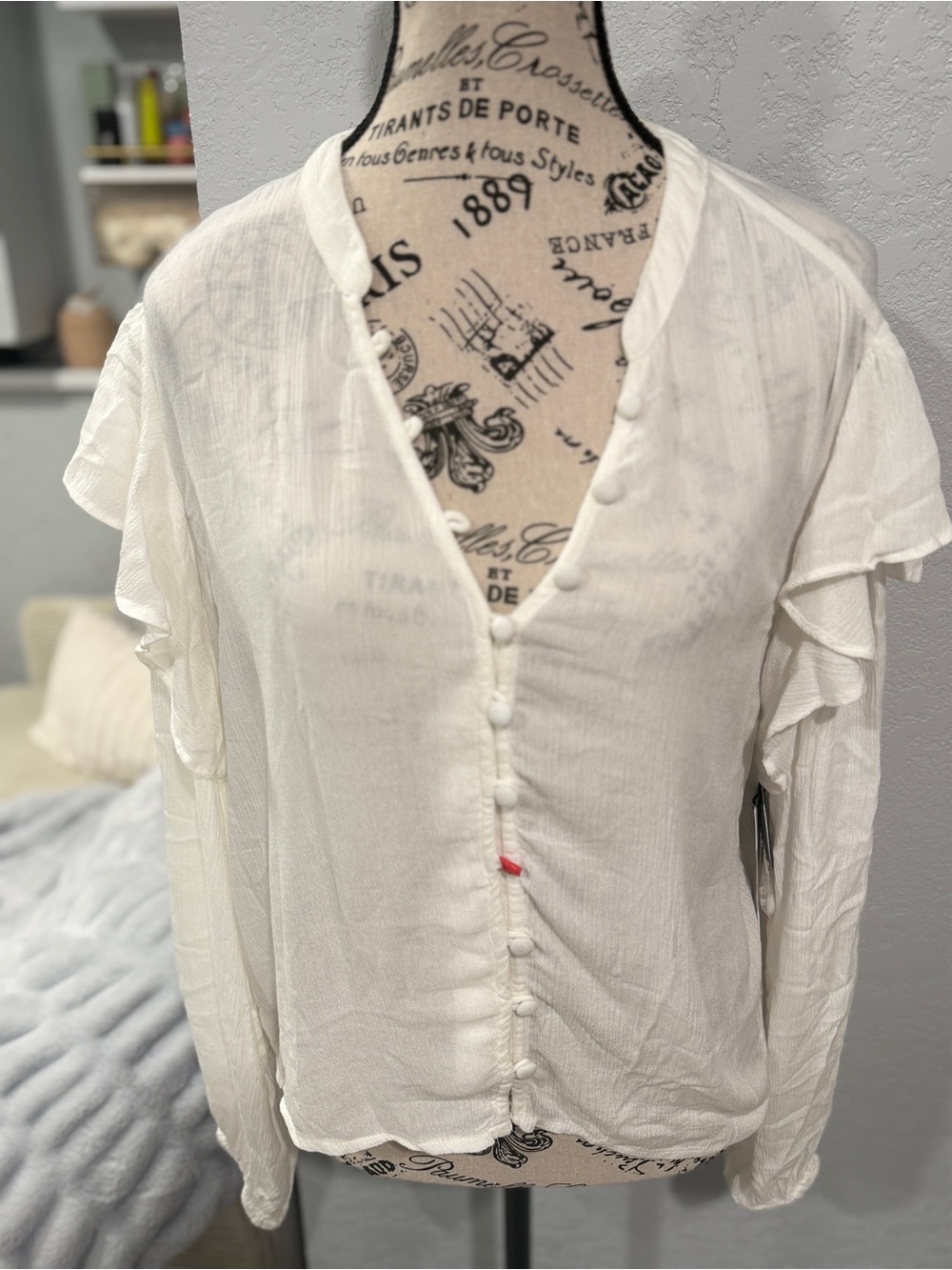 Amuse Society Beach Vida Bling White Ruffle Sleeve Button Front Blouse M NWT - Picture 2 of 15